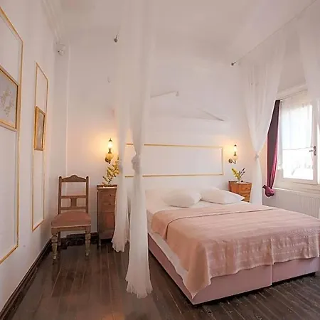 Moshinos Ayvalı